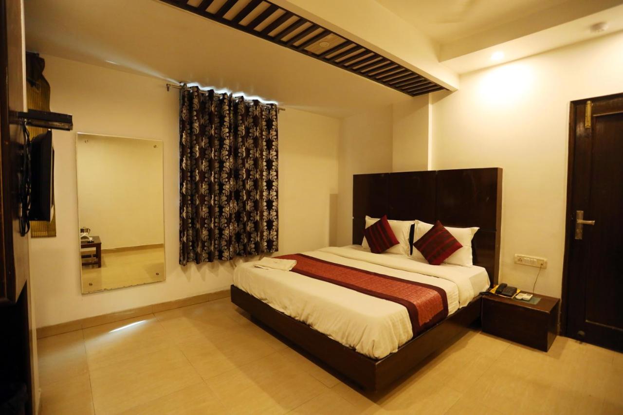 Hotel Maya 'New Delhi' 外观 照片
