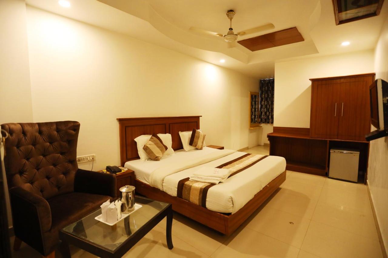 Hotel Maya 'New Delhi' 外观 照片